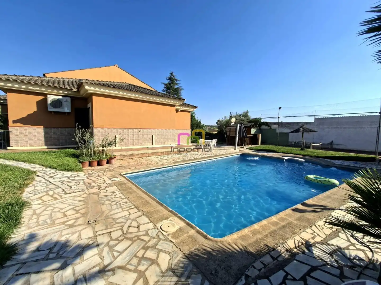 Piscina de Casa o chalet en venta en Badajoz con Aire acondicionado, Calefacción y Jardín privado