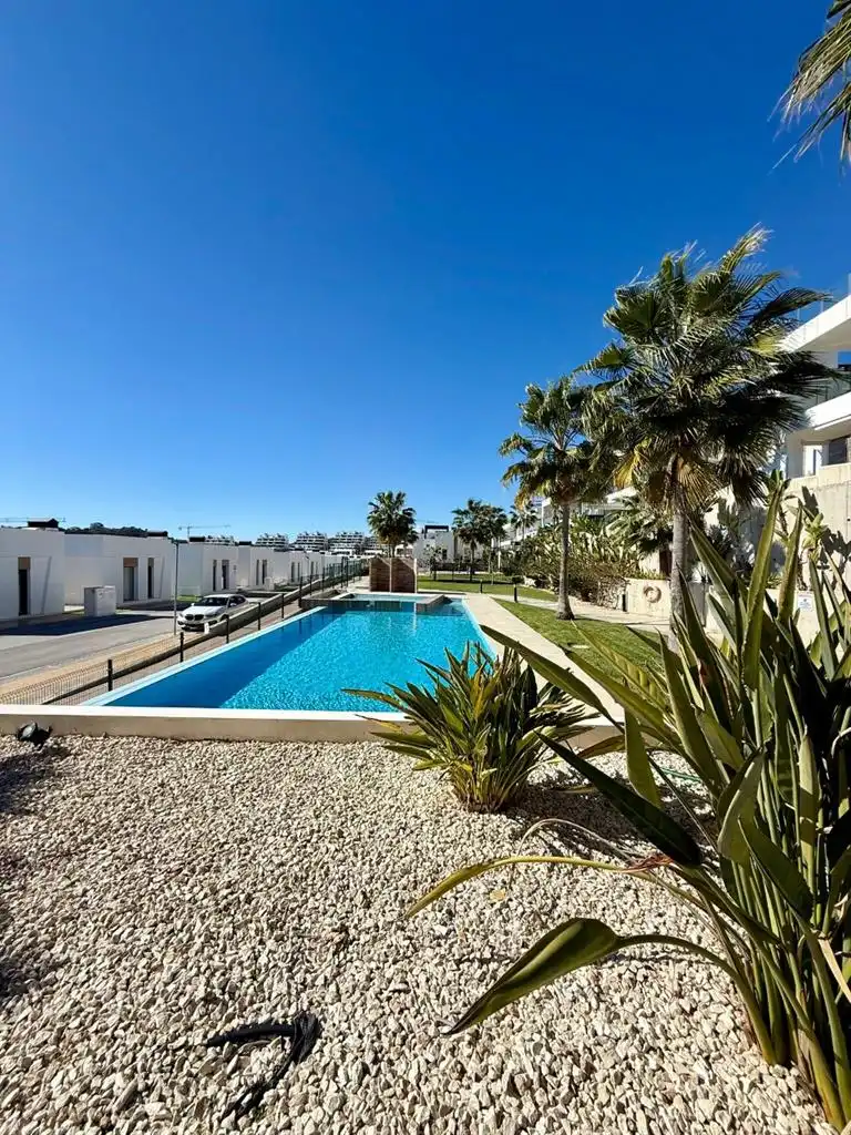 Piscina de Planta baja en venta en Finestrat con Aire acondicionado, Terraza y Trastero