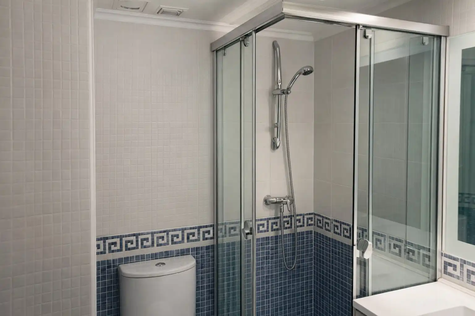Badezimmer von Wohnung zum Verkauf in Madrid mit Klimaanlage, Heizung und Parkett