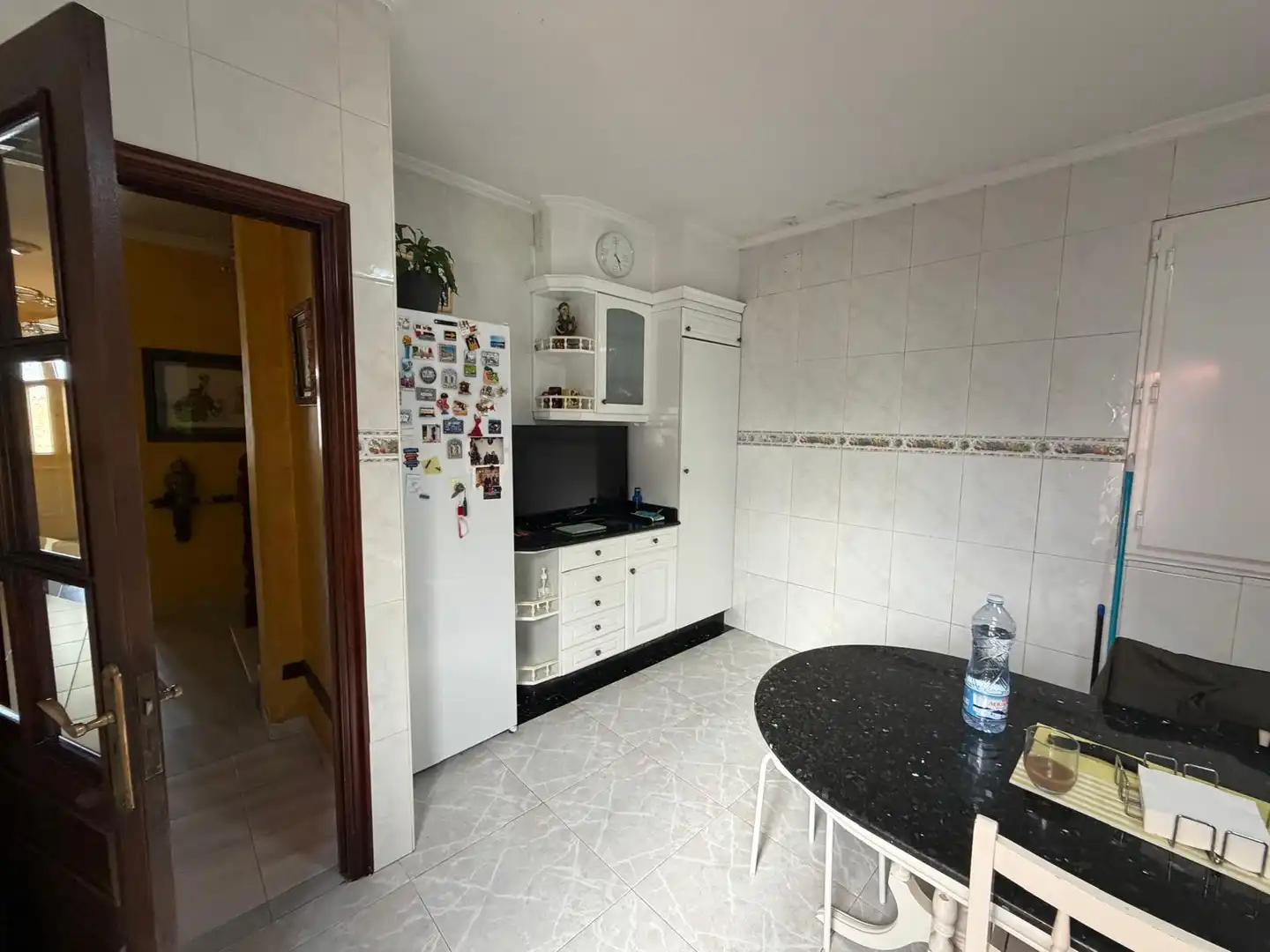 Cuina de Casa adosada en venda en Boiro amb Calefacció, Jardí privat i Terrassa