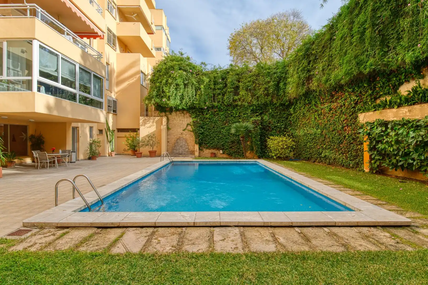 Piscina de Dúplex en venta en  Palma de Mallorca con Aire acondicionado, Calefacción y Jardín privado