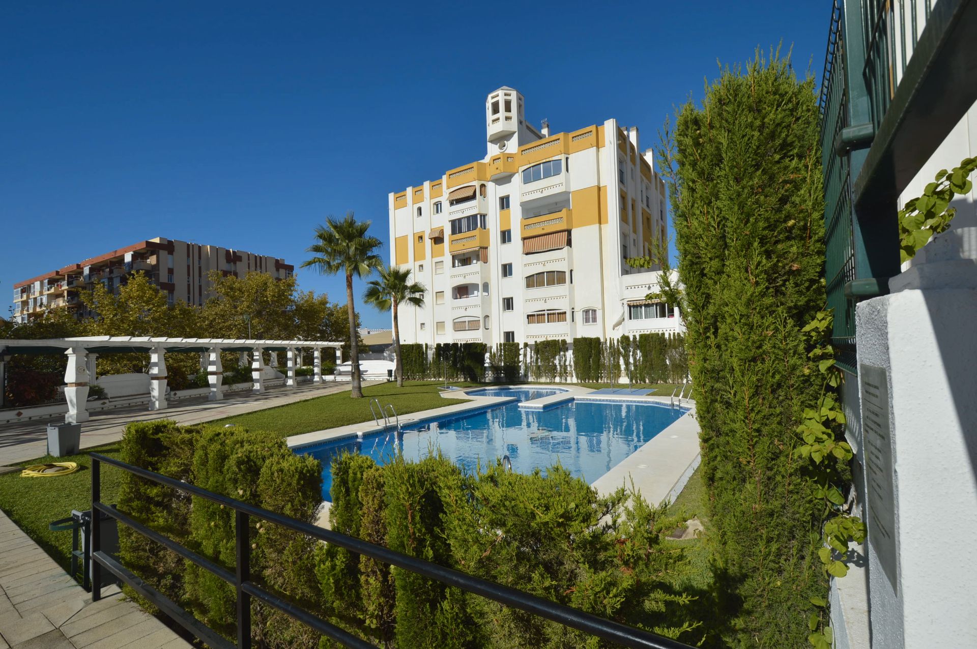 Exterior view of Flat for sale in Benalmádena  with Terrace, Furnished and Community pool