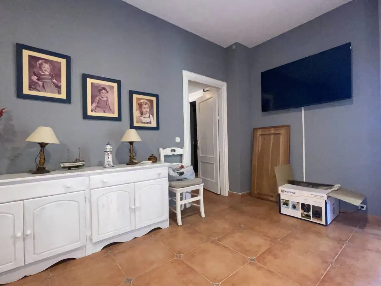 Sala d'estar de Finca rústica en venda en Estepona amb Aire condicionat, Calefacció i Jardí privat