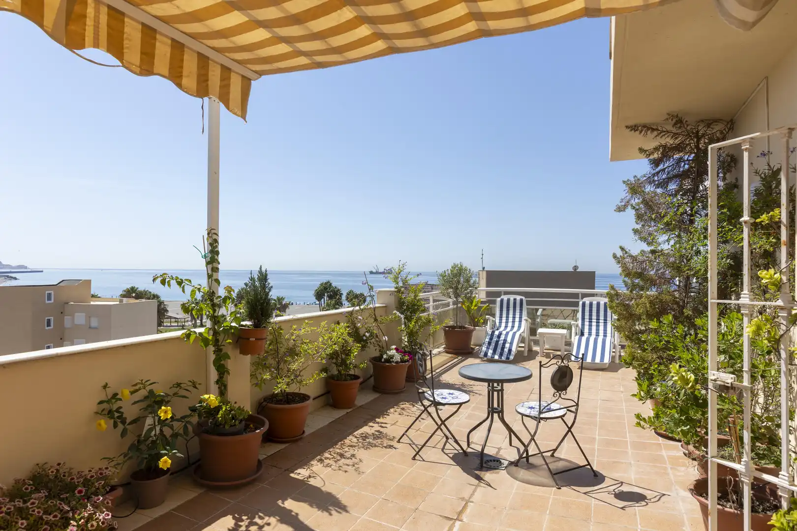 Terraza de Ático en venta en Motril con Terraza, Balcón y Piscina comunitaria