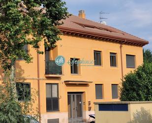 Vista exterior de Pis en venda en Torrecaballeros amb Calefacció i Balcó