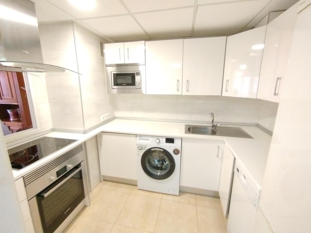 Cuina de Apartament en venda en Alicante / Alacant amb Aire condicionat, Moblat i Balcó