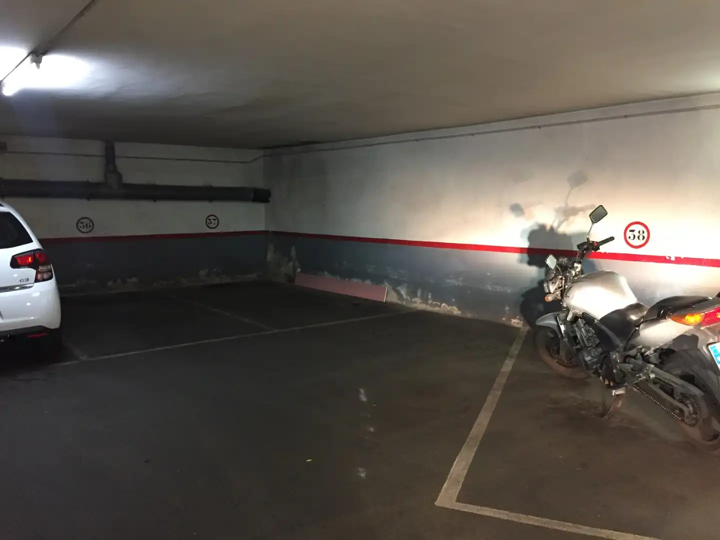 Motorbike to rent in Joan Plans 2