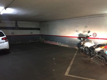 Motorbike to rent in Joan Plans 2