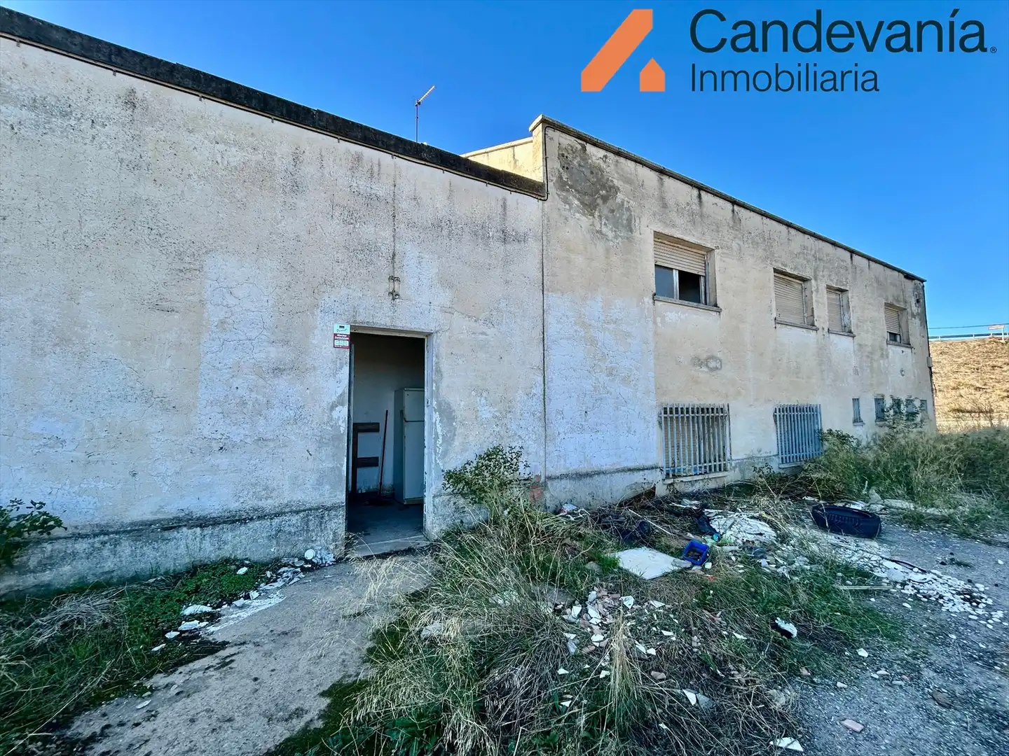 Vista exterior de Nave industrial en venta en Zuera