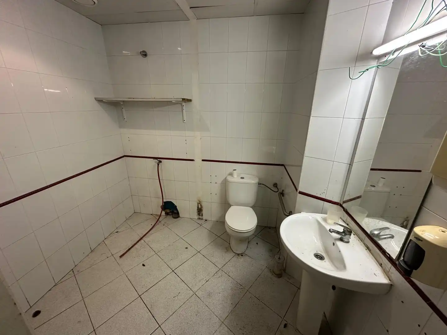 Baño de Local en venta en Badalona