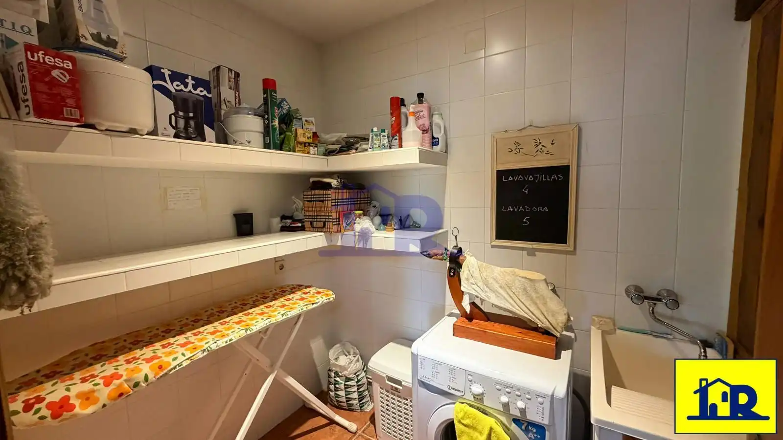 Cuina de Casa o xalet en venda en Villalba de la Sierra amb Calefacció, Traster i Piscina