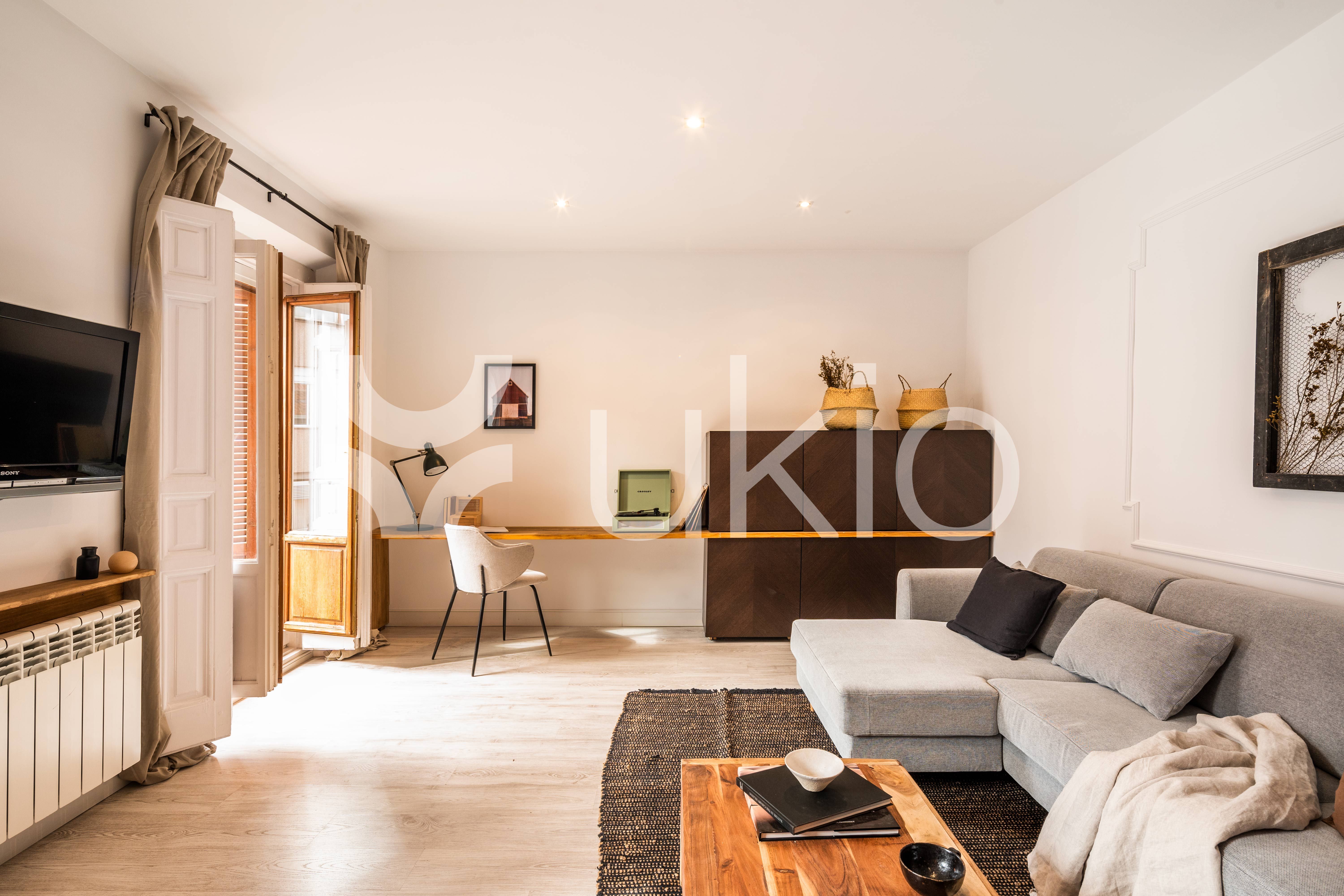 Sala d'estar de Apartament de lloguer en  Madrid Capital amb Aire condicionat, Calefacció i Moblat