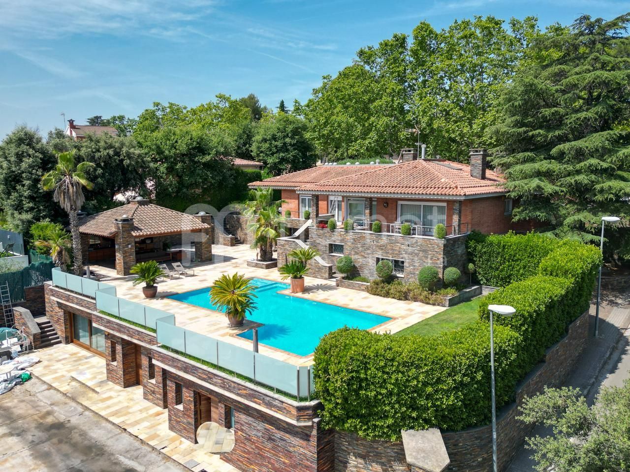 Vista exterior de Casa o xalet en venda en Sabadell amb Piscina