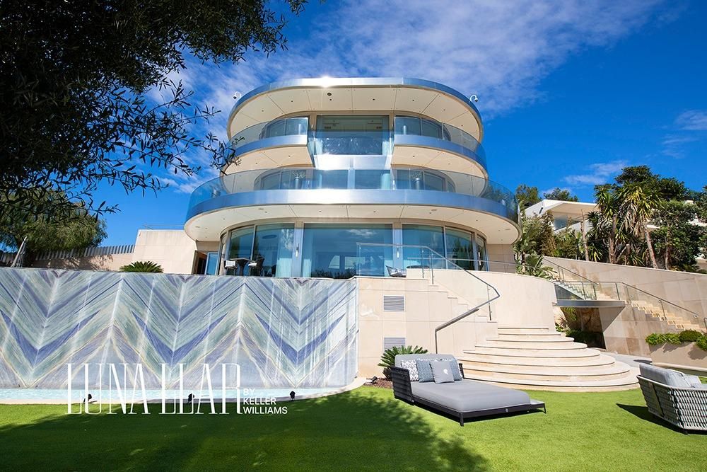 Vista exterior de Casa o xalet en venda en Sitges amb Aire condicionat, Calefacció i Jardí privat