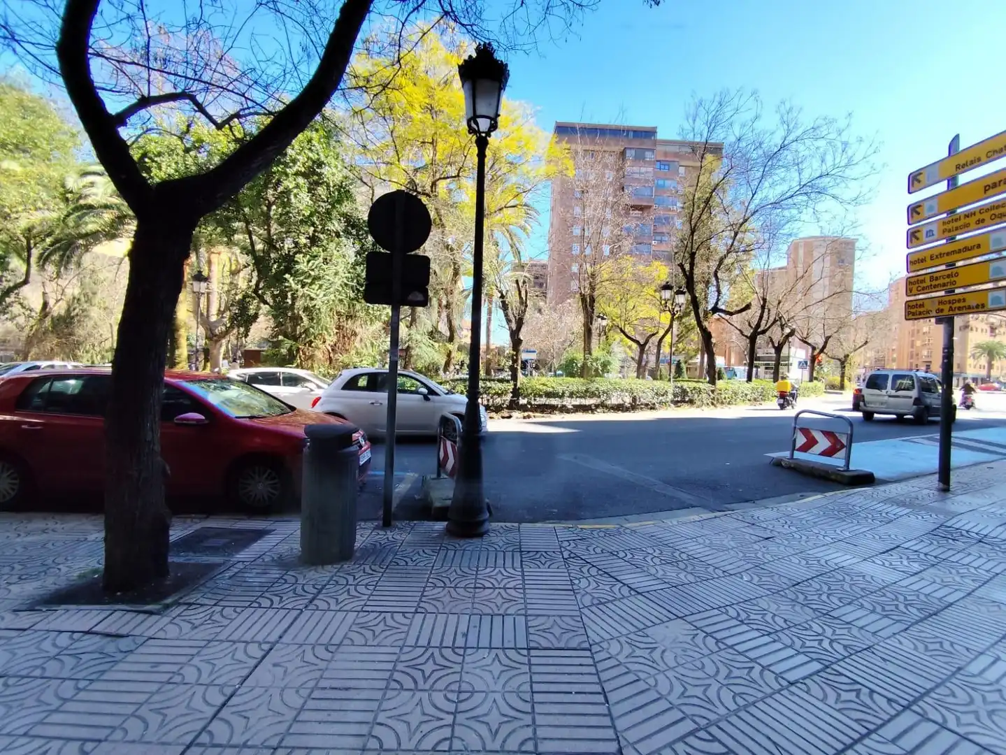 Vista exterior de Oficina en venda en Cáceres