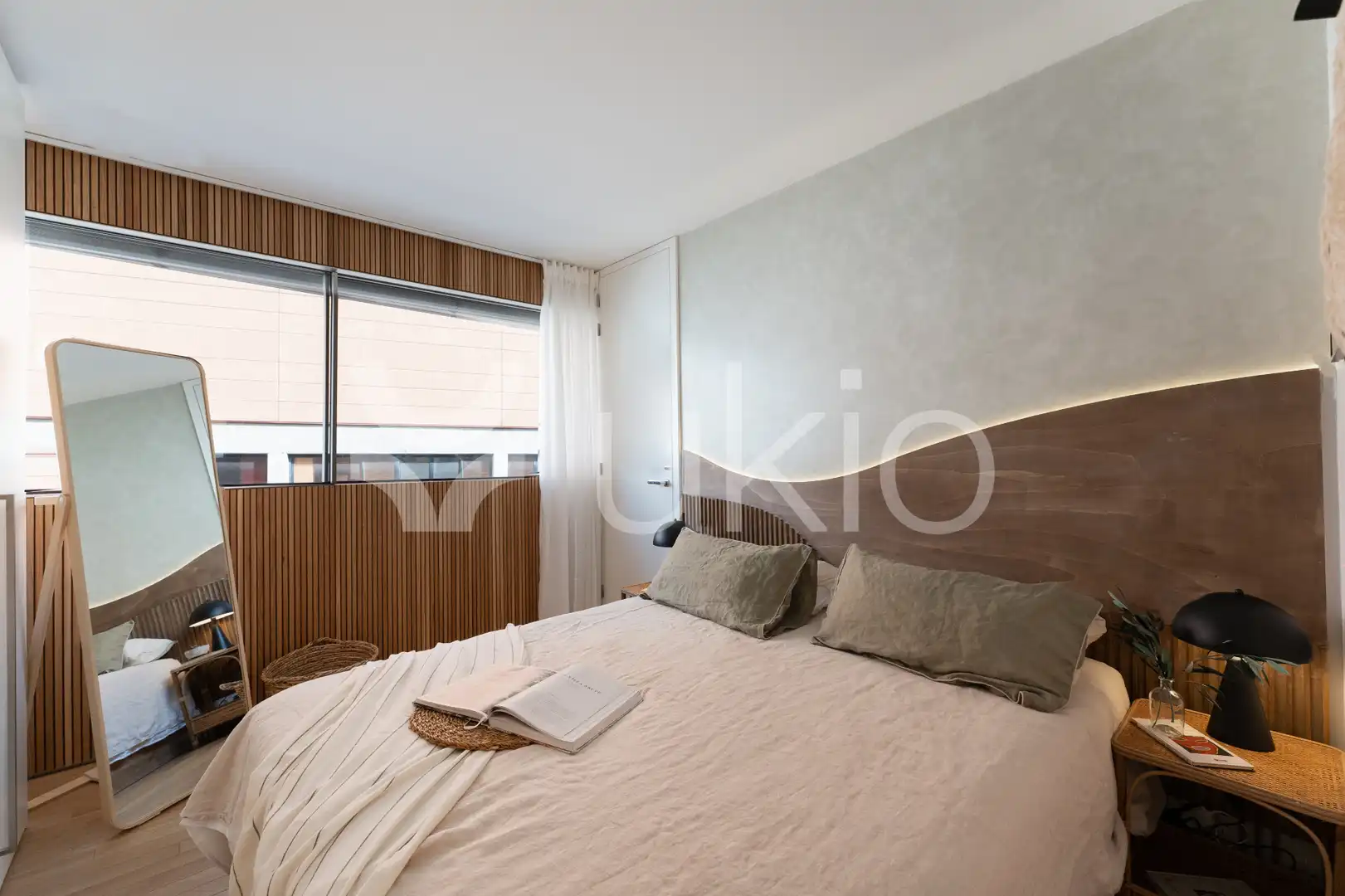 Dormitori de Apartament de lloguer en Madrid amb Aire condicionat, Calefacció i Moblat