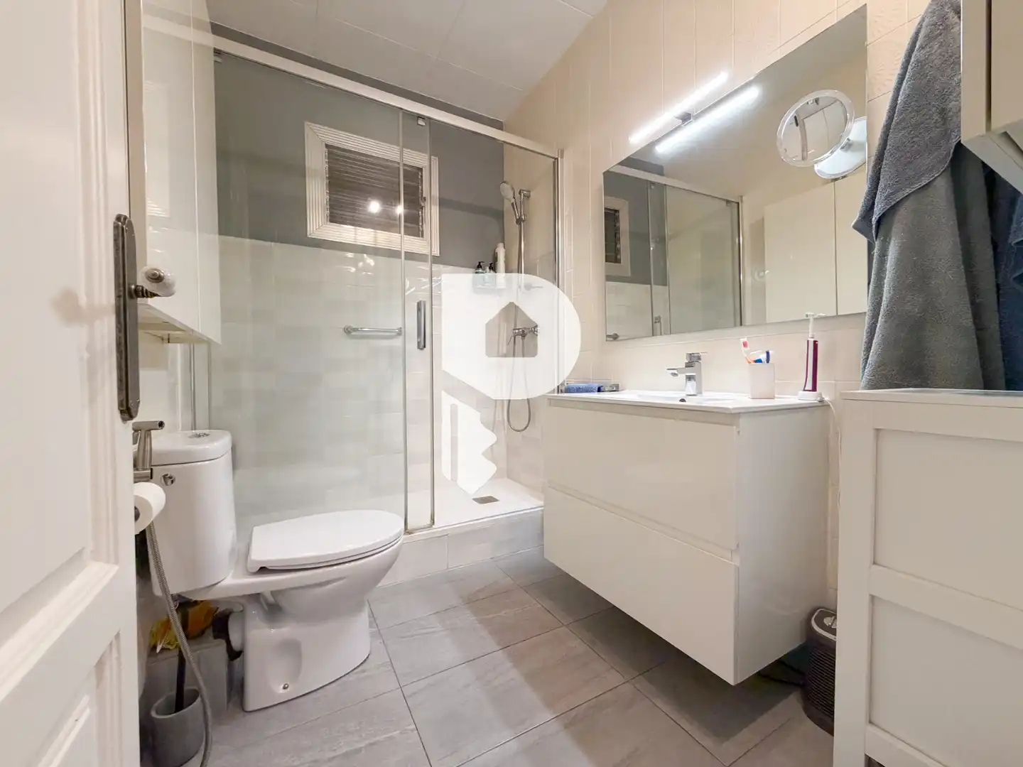 Bathroom of Flat for sale in Barcelona  with Air Conditioner, Heating and Parquet flooring