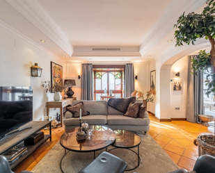 Sala d'estar de Casa adosada en venda en Marbella amb Aire condicionat, Calefacció i Terrassa