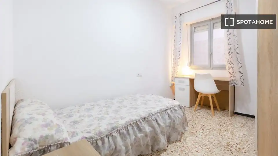 Schlafzimmer von Wohnung zur untervermieten in Elche / Elx mit Klimaanlage, Heizung und Möbliert
