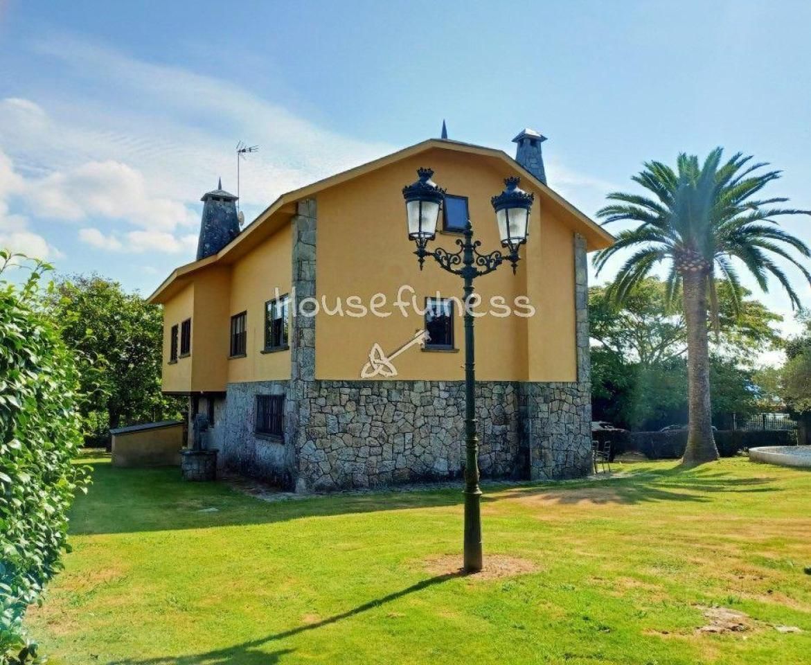 Außenansicht von Haus oder Chalet zum Verkauf in Ferrol mit Heizung, Privatgarten und Parkett