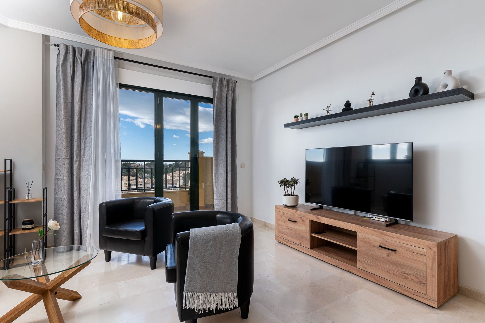 Sala de estar de Piso de alquiler en Benalmádena con Aire acondicionado, Terraza y Amueblado