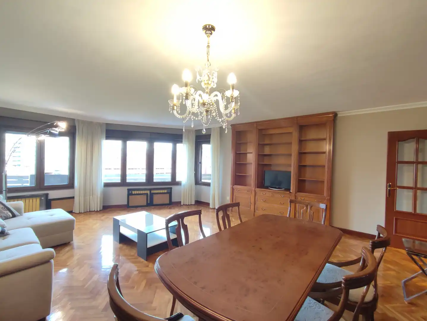 Sala de estar de Piso de alquiler en Gijón  con Calefacción, Parquet y Amueblado