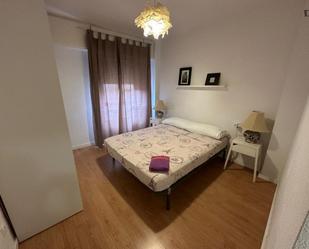 Dormitori de Apartament per a compartir en  Murcia Capital amb Moblat