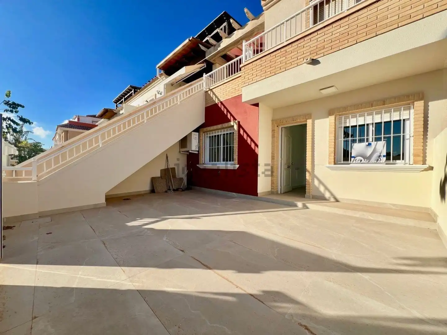 Vista exterior de Casa o xalet en venda en Pilar de la Horadada amb Aire condicionat, Jardí privat i Terrassa