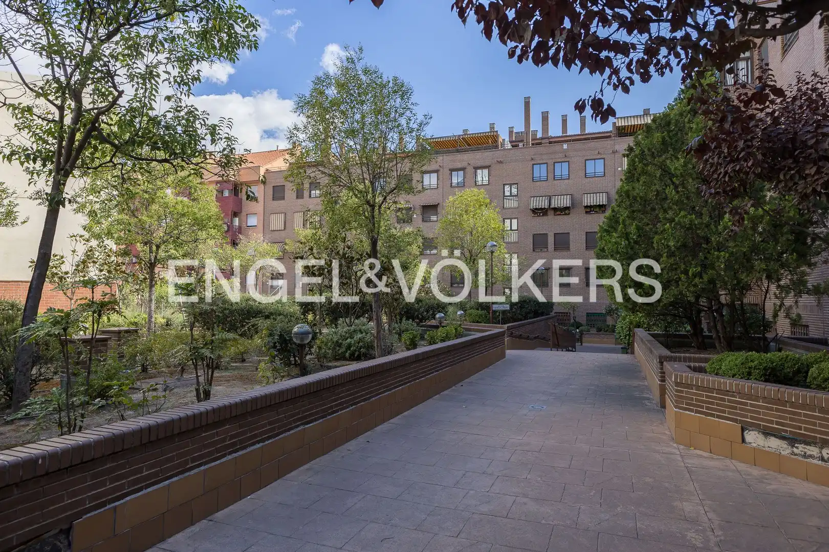 Vista exterior de Pis de lloguer en Madrid amb Aire condicionat, Calefacció i Piscina