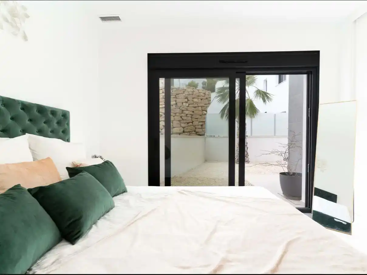 Schlafzimmer von Wohnungen zur Miete in Finestrat mit Klimaanlage, Schwimmbad und Balkon