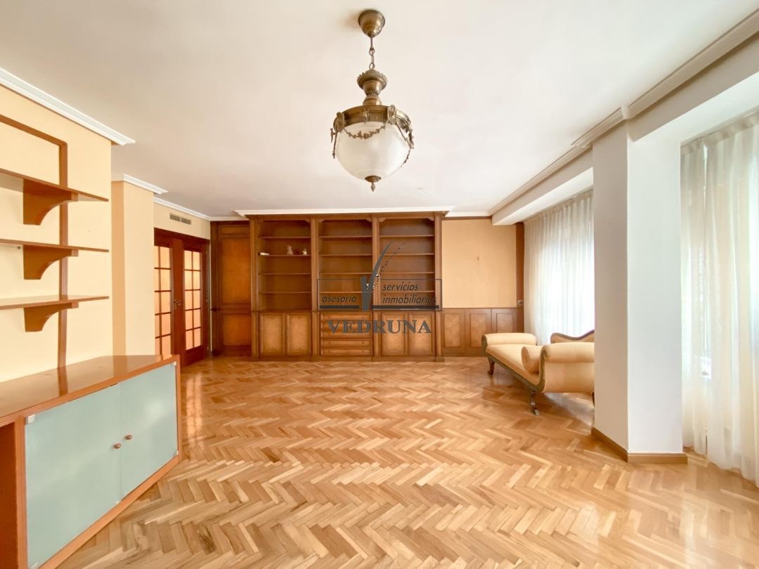 Living room of Flat for sale in  Zaragoza Capital  with Air Conditioner, Heating and Private garden