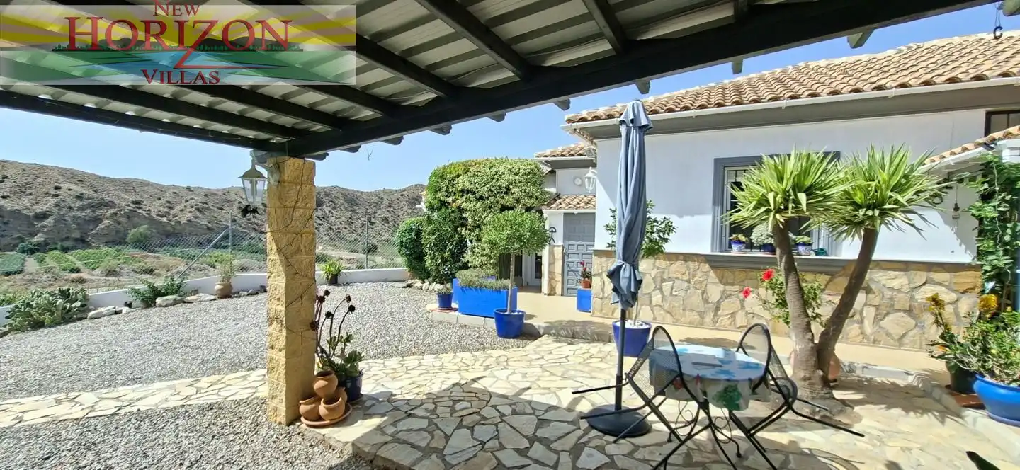 Vista exterior de Casa o xalet en venda en Arboleas amb Jardí privat, Terrassa i Piscina