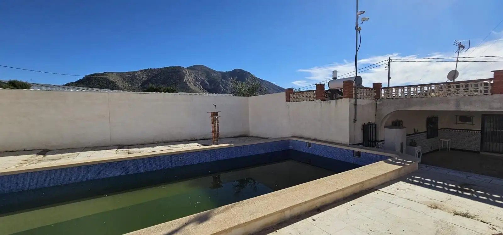 Piscina de Casa o chalet en venta en Algueña con Aire acondicionado, Calefacción y Jardín privado