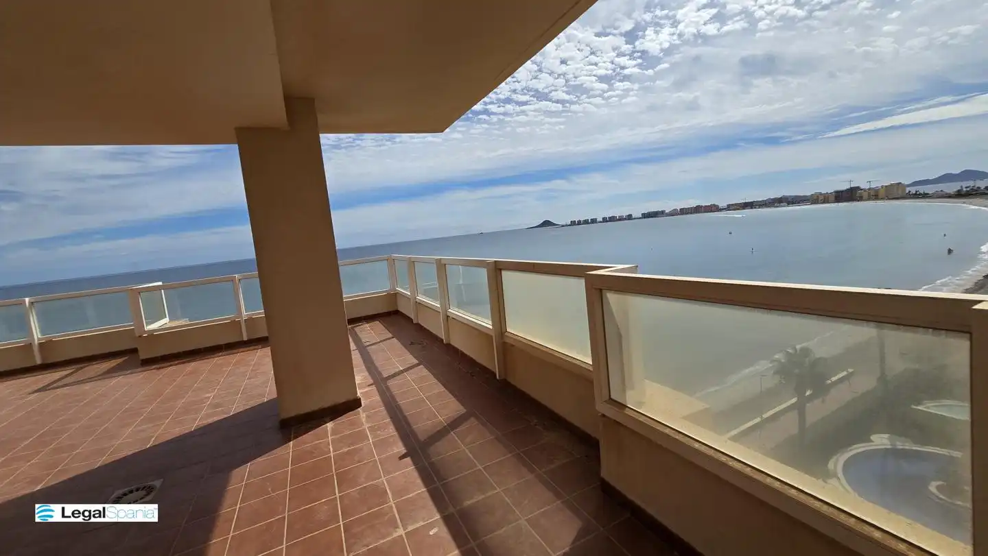 Terrasse von Wohnungen zum Verkauf in La Manga del Mar Menor mit Klimaanlage, Heizung und Privatgarten