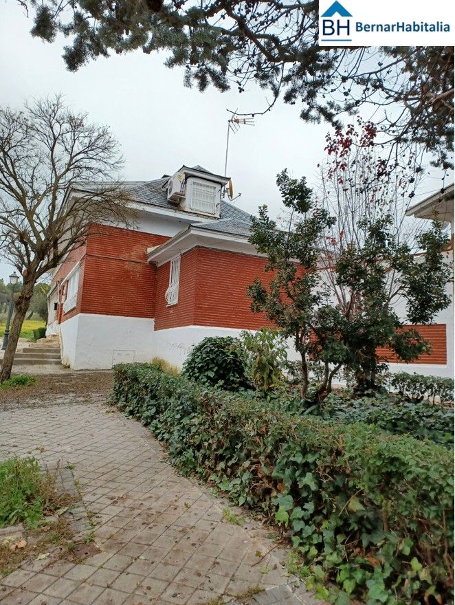 Vista exterior de Casa adosada de alquiler en  Madrid Capital con Aire acondicionado, Calefacción y Jardín privado