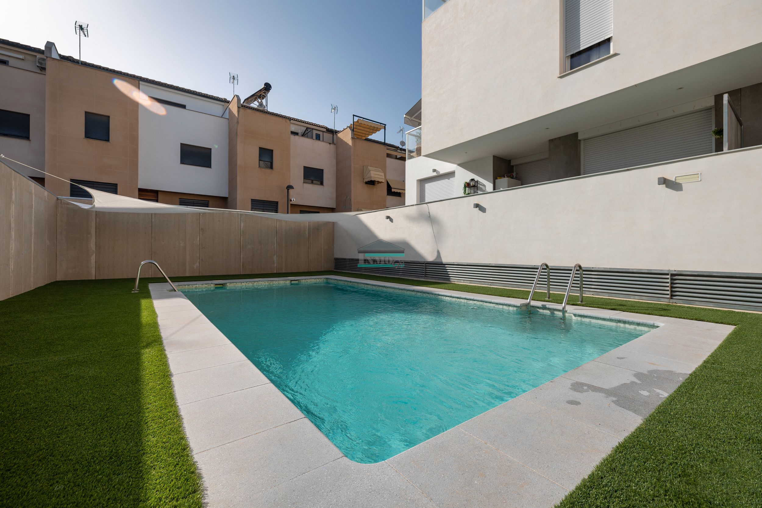Piscina de Pis en venda en Armilla amb Aire condicionat, Calefacció i Jardí privat