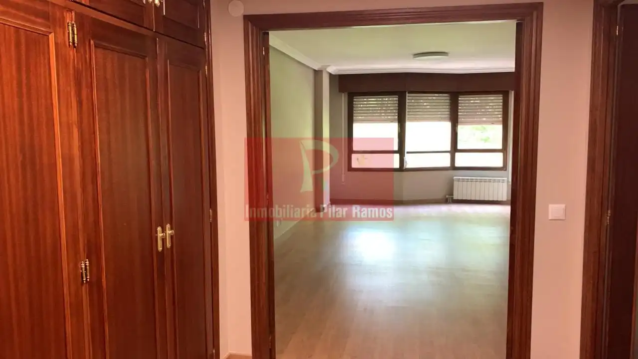 Piso en venta en León Capital  con Calefacción, Parquet y Trastero