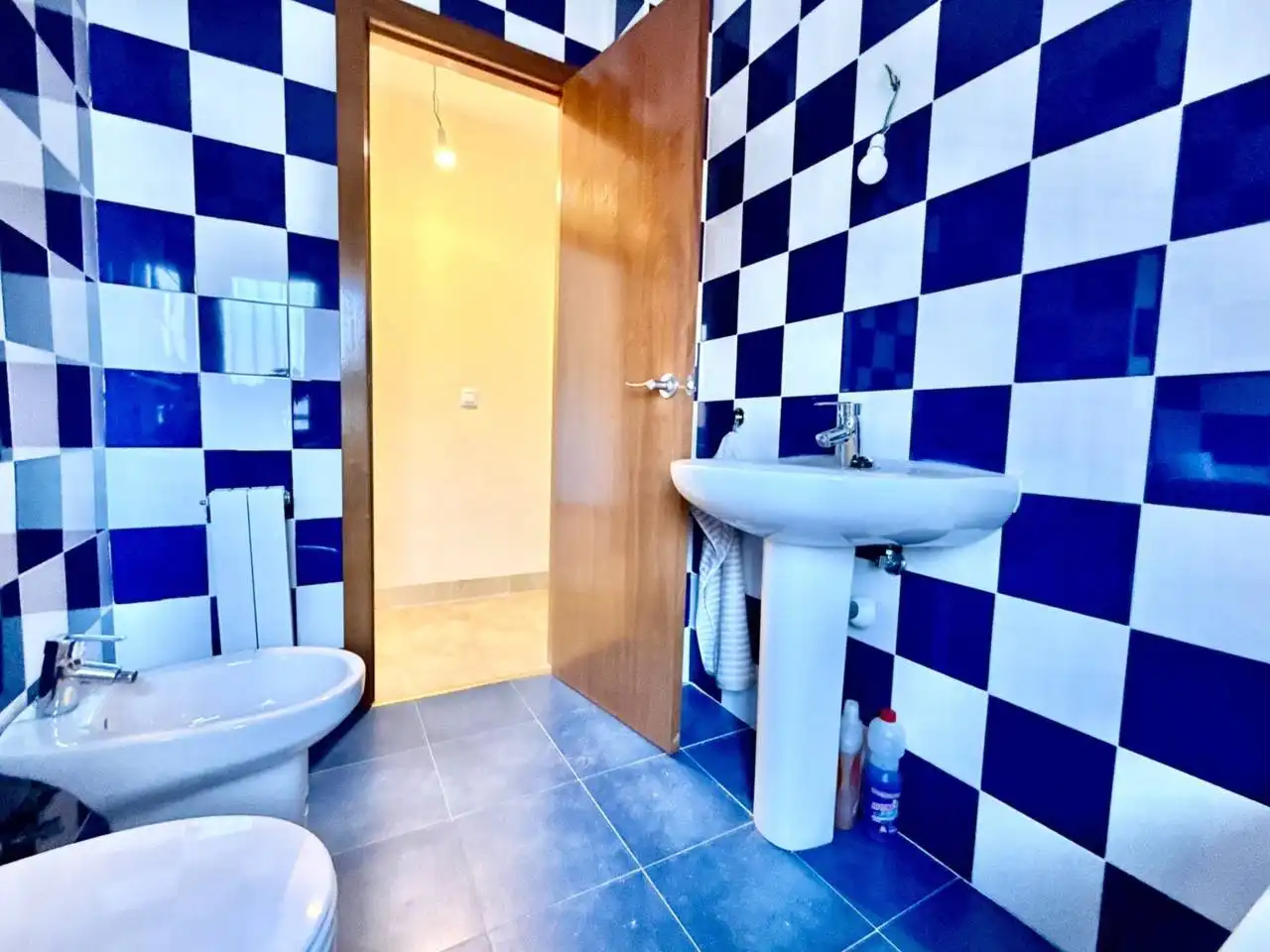 Baño de Casa adosada en venta en Bargas con Calefacción, Jardín privado y Alarma
