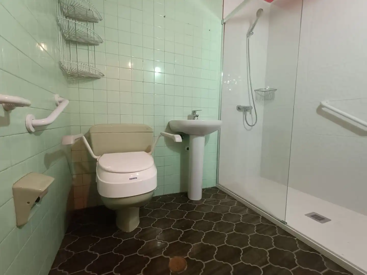 Bathroom of Flat for sale in Oviedo   with Heating, Terrace and Storage room
