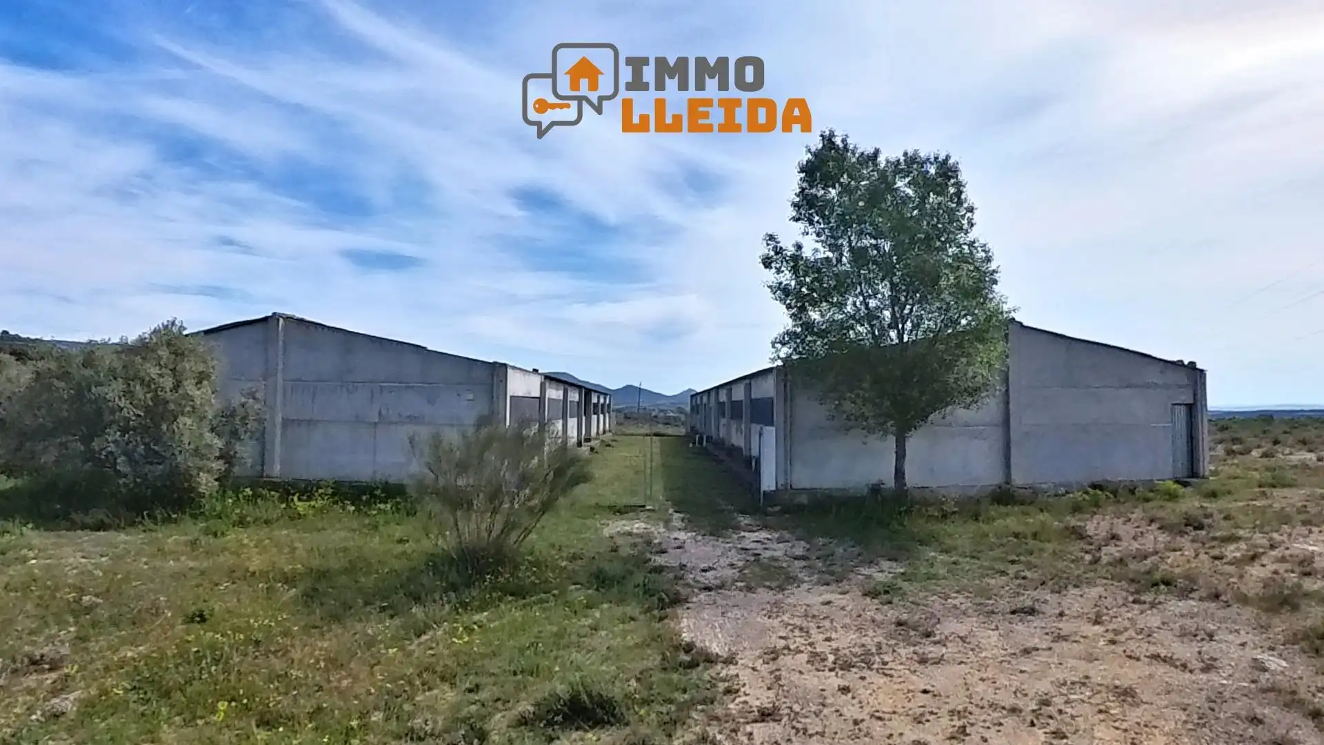Vista exterior de Nau industrial en venda en Camarasa