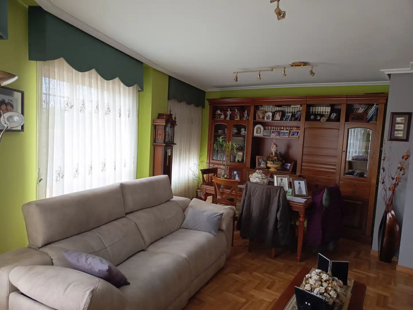 Sala de estar de Piso en venta en Avilés con Calefacción, Parquet y Trastero