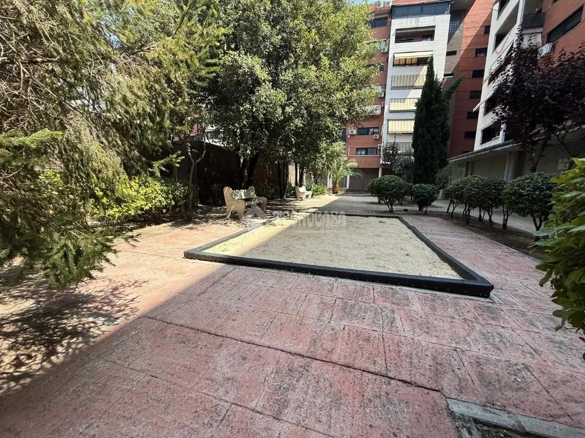 Vista exterior de Piso en venta en Alcorcón con Aire acondicionado, Terraza y Piscina comunitaria