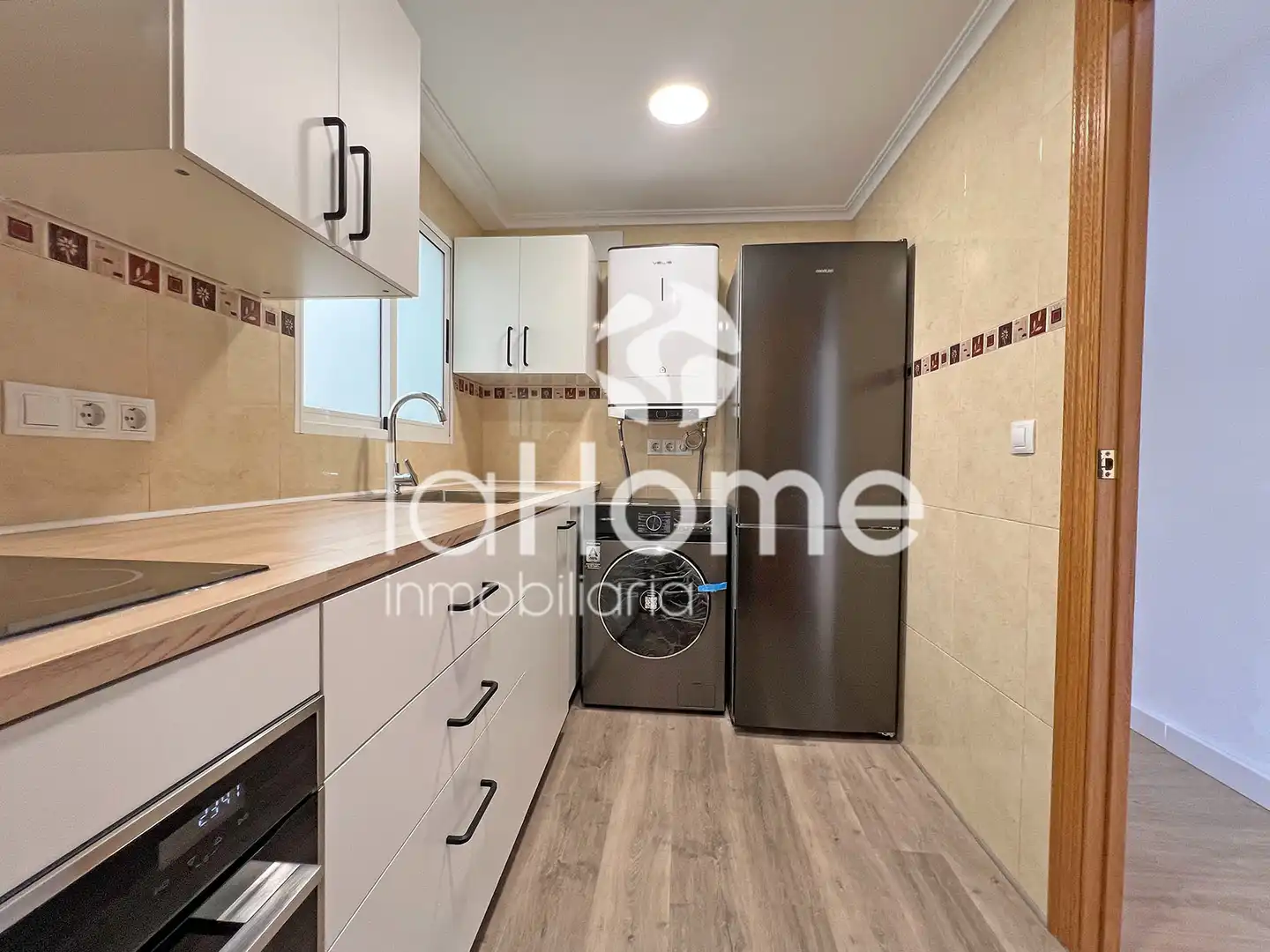 Kitchen of Flat for sale in Paterna  with Air Conditioner, Parquet flooring and Terrace