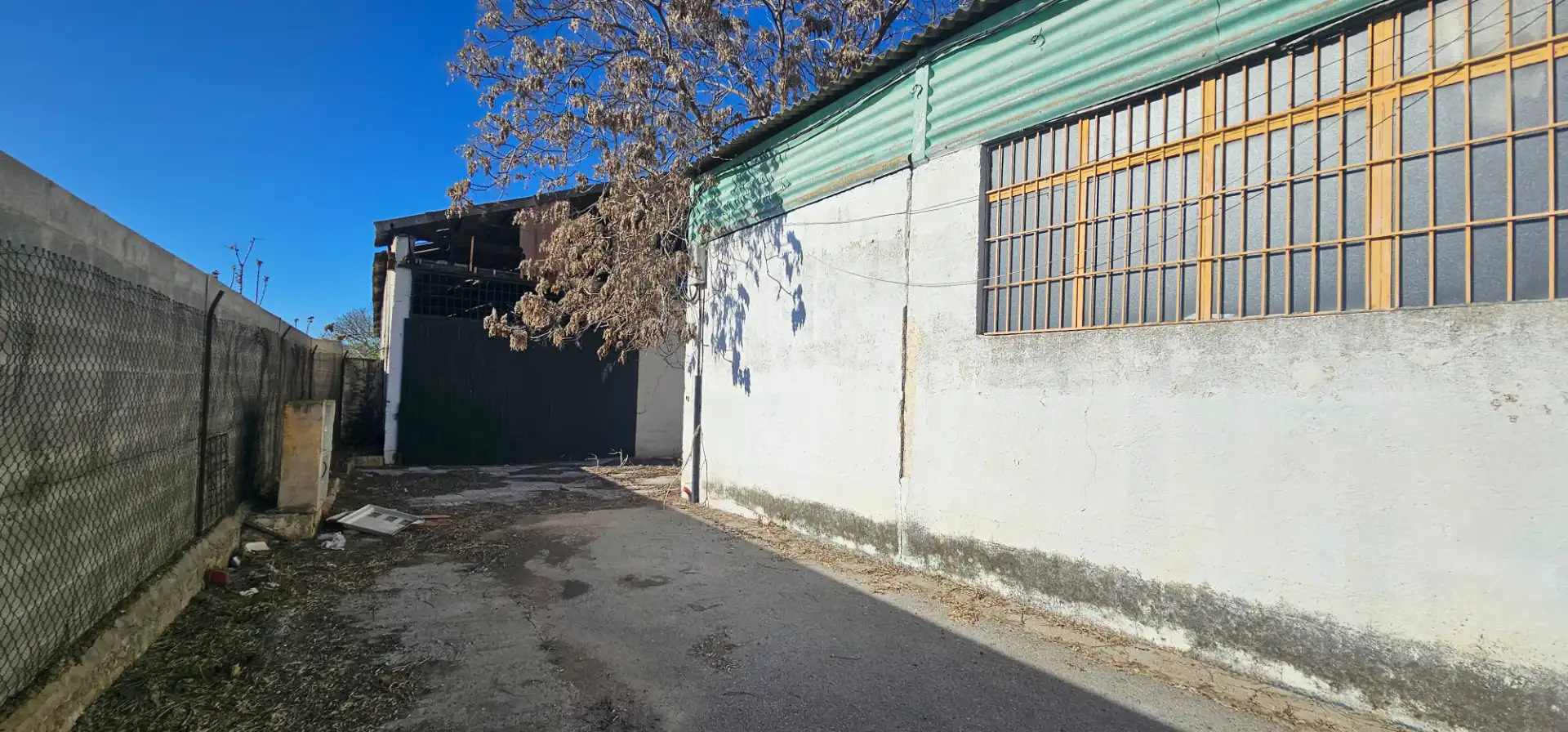 Vista exterior de Nau industrial en venda en Maracena