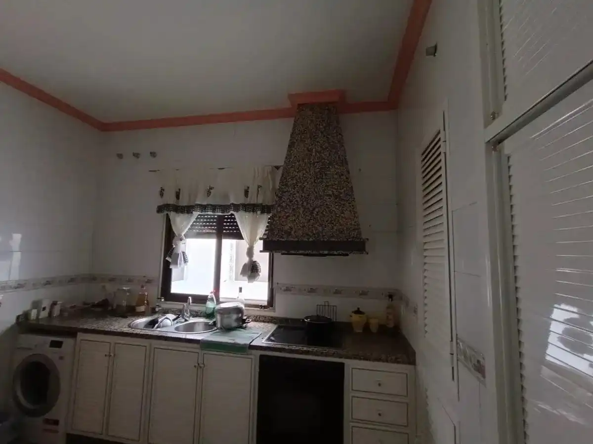 Cuina de Casa o xalet en venda en La Algaba amb Aire condicionat, Calefacció i Jardí privat