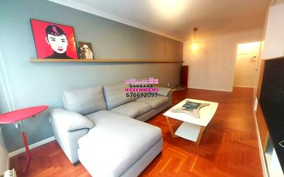 Living room of Flat to rent in Vigo   with Parquet flooring and Furnished