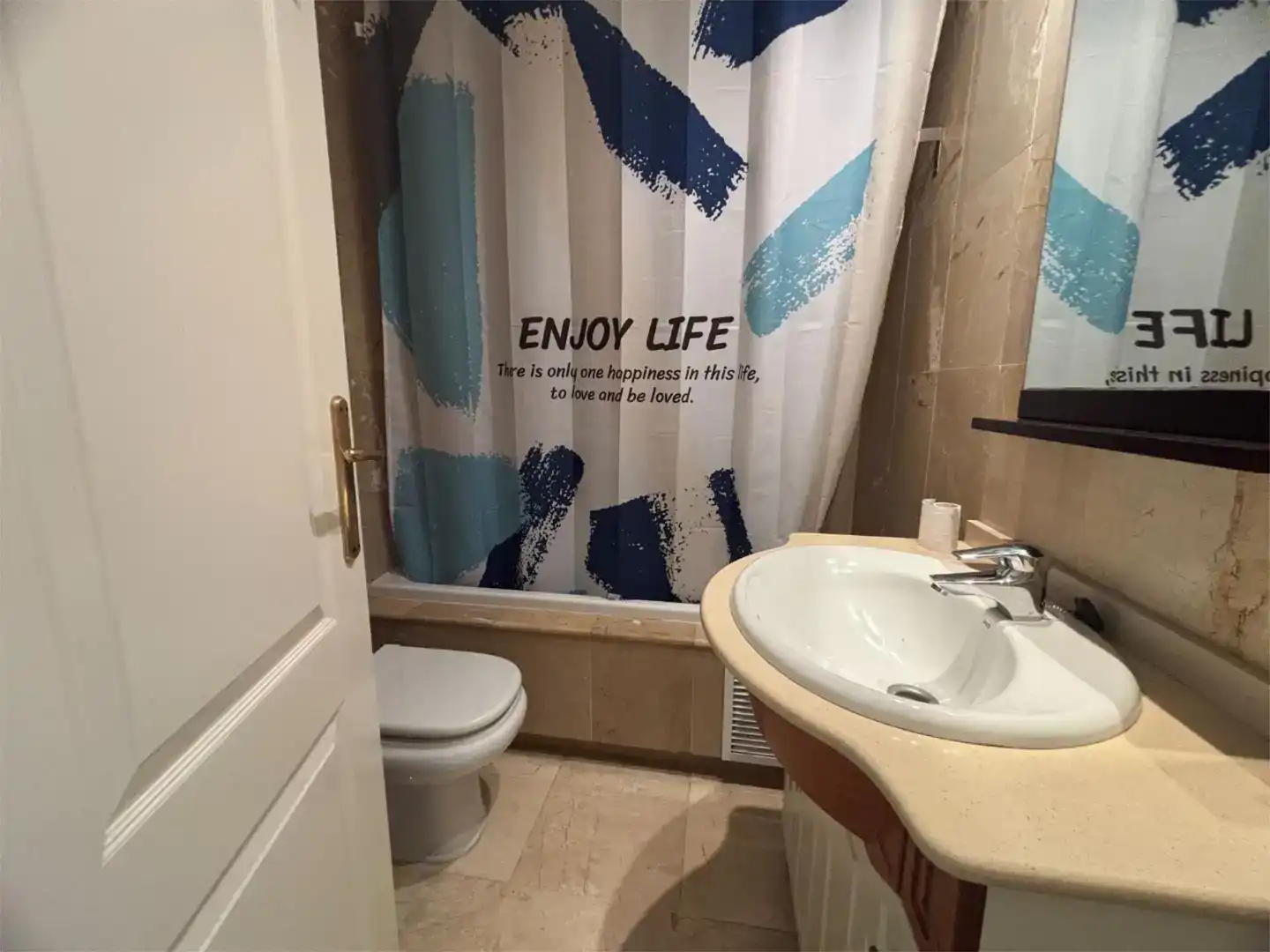 Badezimmer von Dachboden zur Miete in Estepona mit Klimaanlage und Balkon
