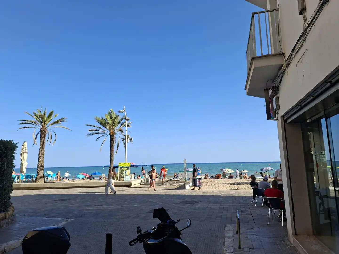 Außenansicht von Erdgeschoss zum Verkauf in Calafell mit Terrasse und Balkon