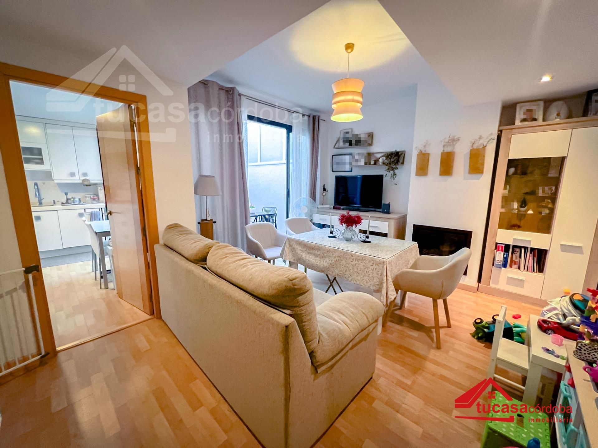 Sala d'estar de Casa adosada en venda en  Córdoba Capital amb Aire condicionat, Parquet i Terrassa
