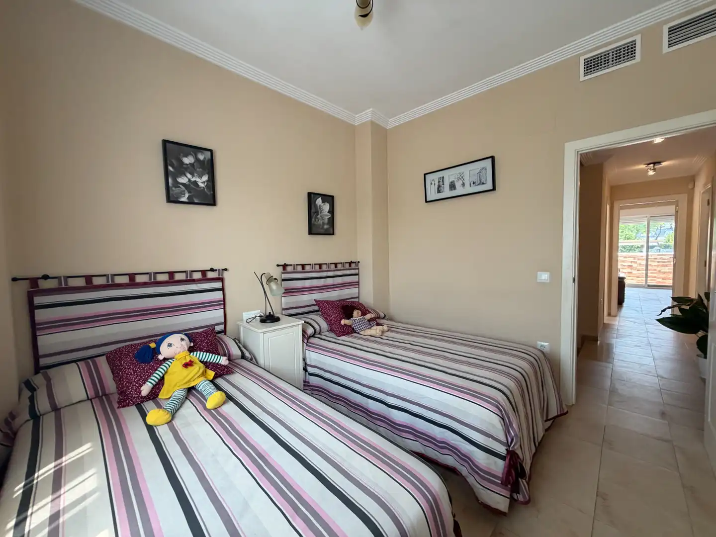 Dormitori de Casa o xalet en venda en Espartinas amb Aire condicionat, Terrassa i Traster